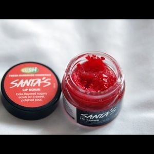 ISO 🎅Santa’s LUSH lip scrub🎅